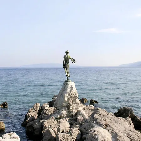 7692b Opatija